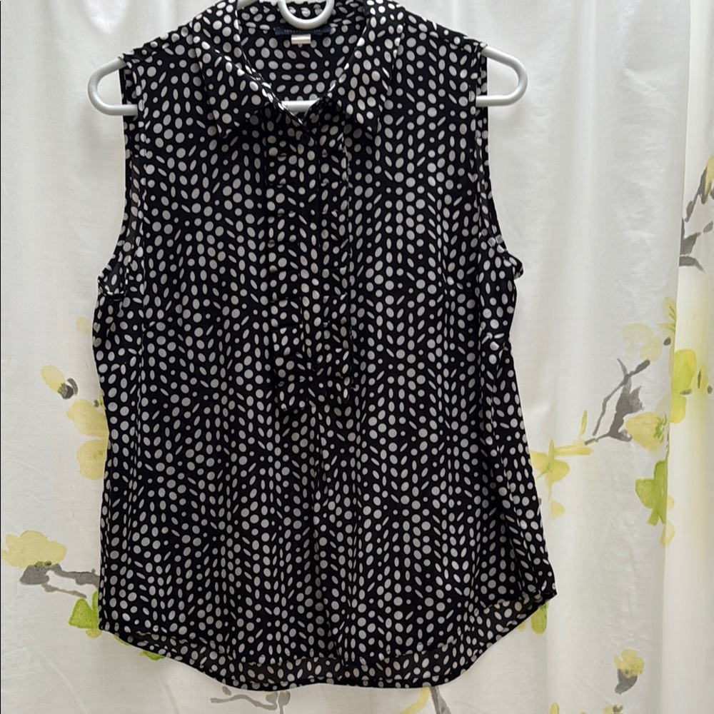 Tommy Hilfiger Black and White Sleeveless Polo Blouse size M